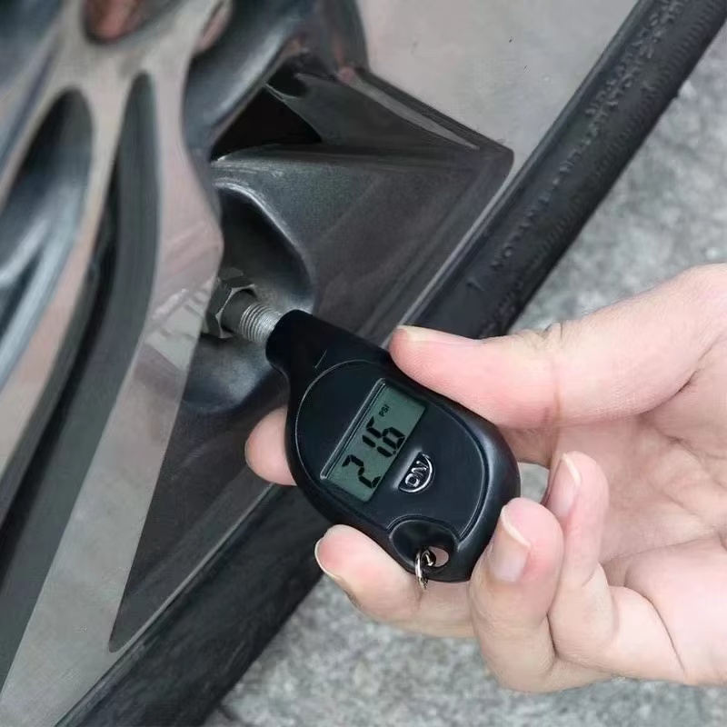 Manomètre numérique pour pneus - Hud Display With Tire Pressure avis et prix